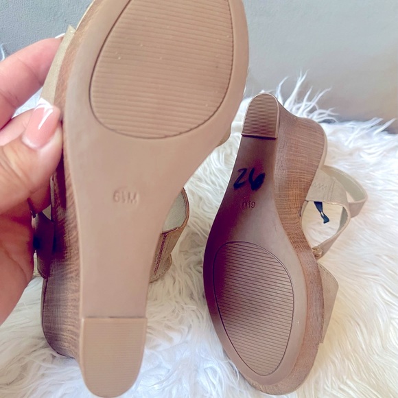 G By Guess Dreamer Wedge Sandals Tan Strappy Heeled. - Picture 6 of 6